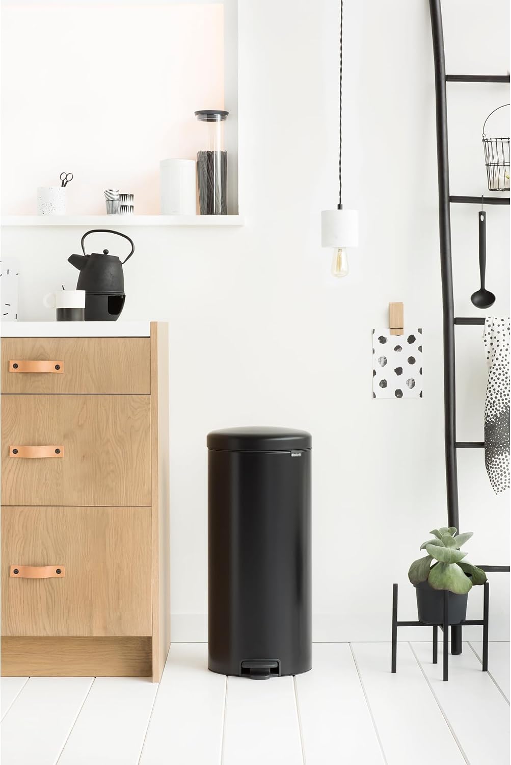 Step Trash Can With Soft-Close Lid and Inner Bucket 30L
