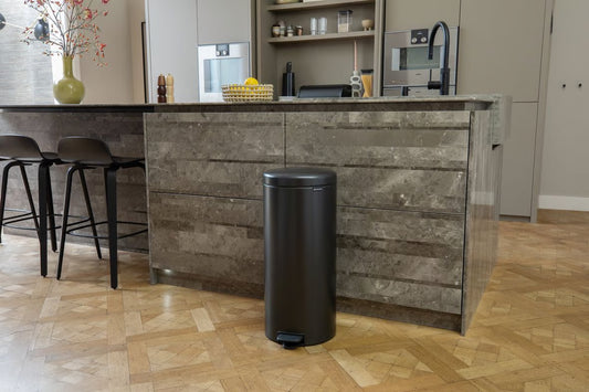 Brabantia NewIcon Pedal Bin 30L Confident Grey with Removable Plastic Inner Bucket, Soft-Close Lid